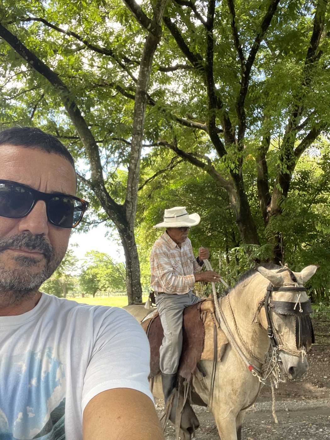 José Antonio Rabadán con un centenario de Nicoya