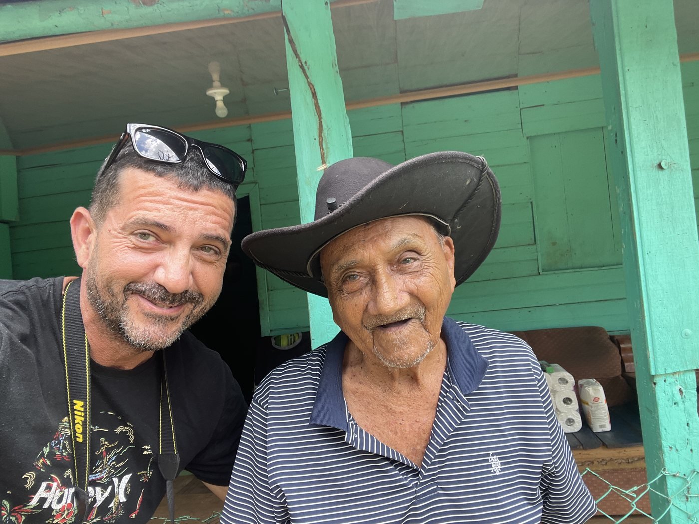 José Antonio Rabadán con un centenario de Nicoya